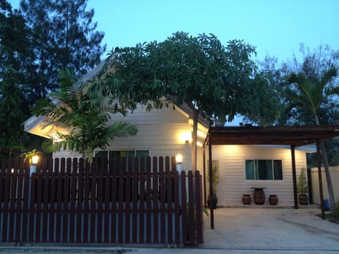 House on Haad Chao Samran (Pak-Bon)
