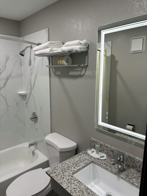 Bathtub, free toiletries, hair dryer, towels