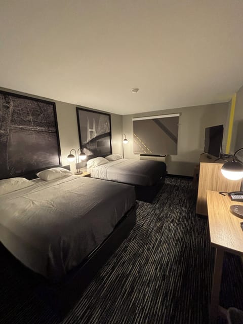 Premium bedding, desk, WiFi (free), alarm clocks