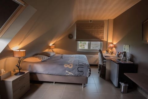 Luxury Room | Minibar, individually decorated, individually furnished, desk