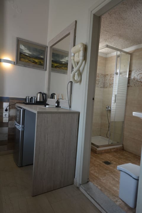Double Room, Sea View | Bathroom | Hair dryer, towels