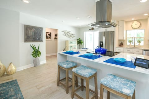 breakfast counter / additional seating