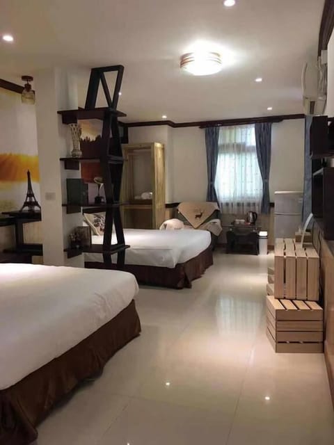Basic Quadruple Room | Desk, free WiFi