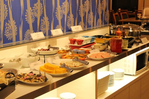Daily buffet breakfast for a fee
