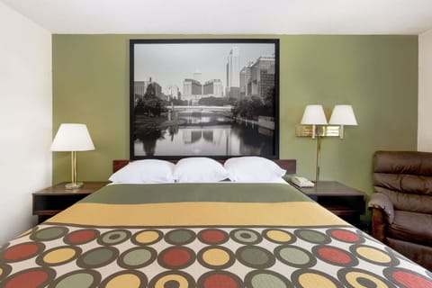 Standard Room, 1 King Bed | In-room safe, individually decorated, individually furnished, desk
