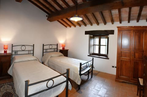 Family Apartment, 3 Bedrooms, Mountain View (Padronale) | Egyptian cotton sheets, premium bedding, down comforters