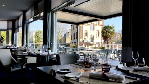 Daily buffet breakfast (EUR 13.5 per person)