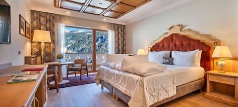 Deluxe Double Room | Egyptian cotton sheets, premium bedding, down comforters, minibar