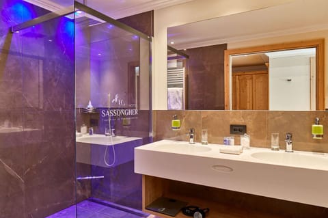 Studio Suite | Egyptian cotton sheets, premium bedding, down comforters, minibar