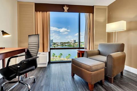Standard Room, 1 King Bed, Non Smoking, Refrigerator & Microwave | Premium bedding, in-room safe, desk, laptop workspace