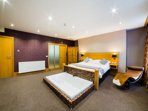 Superior Double Room, 1 Double Bed | Premium bedding, desk, blackout drapes, iron/ironing board