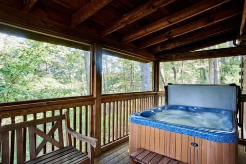 Hot tub and swing Gatlinburg Cabin Rental - Afternoon Delight