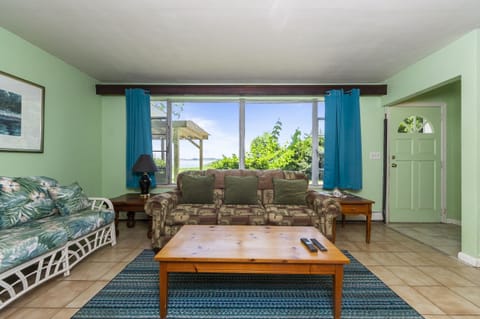 Cabin, 3 Bedrooms | Living room | Smart TV