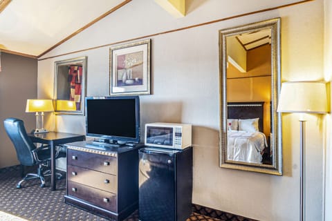 In-room safe, desk, iron/ironing board, free WiFi