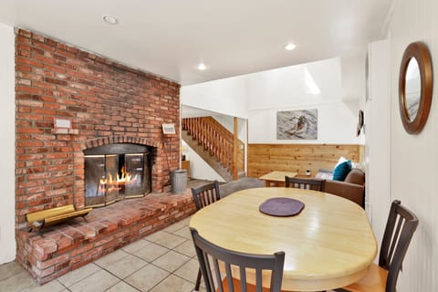 House, Multiple Beds, Hot Tub (1608) | 1 bedroom, individually decorated, individually furnished, bed sheets