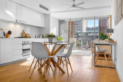 One Bedroom Apartment With Parking | In-room dining