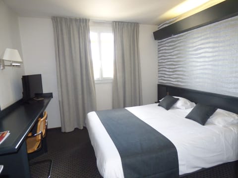 Double Room | Desk, blackout drapes, soundproofing, iron/ironing board