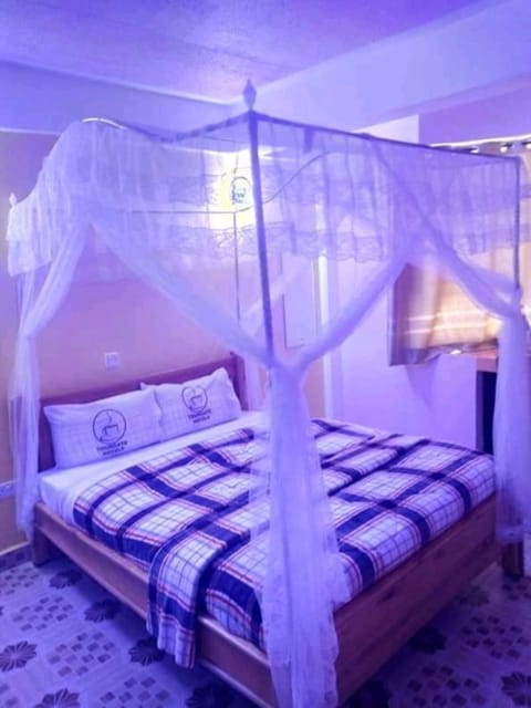 Twin Room | Desk, free WiFi, bed sheets