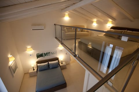 Family Room | Minibar, free WiFi, bed sheets