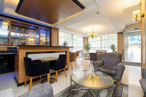 Lobby lounge