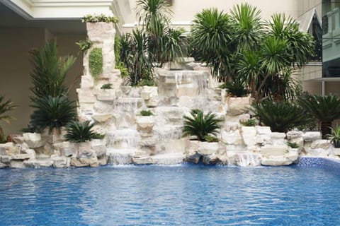 2 outdoor pools, sun loungers