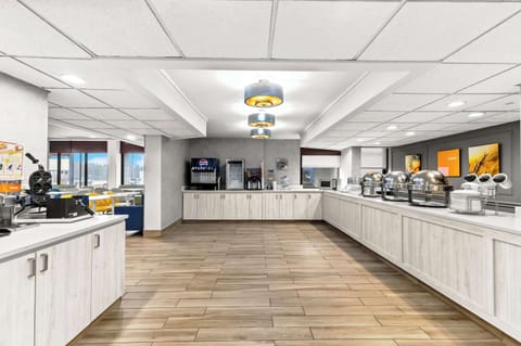 Free buffet breakfast on weekends