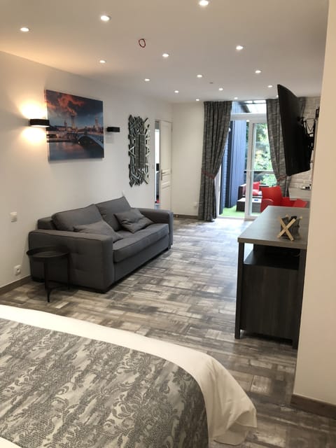 Business Suite, 1 Bedroom | In-room business center