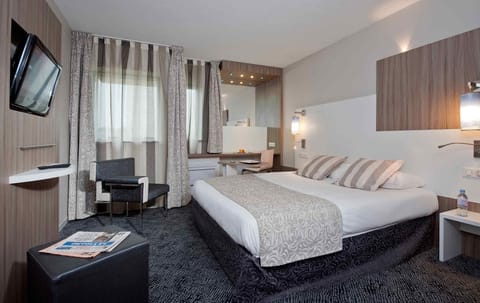 1 bedroom, premium bedding, desk, blackout drapes