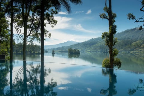 5 outdoor pools, pool umbrellas, sun loungers