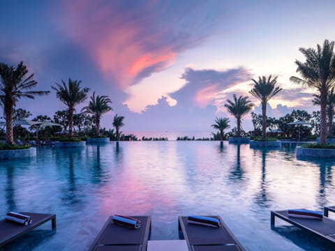 2 outdoor pools