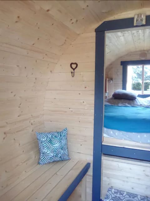 Double Room, Garden View | Individually decorated, individually furnished, bed sheets