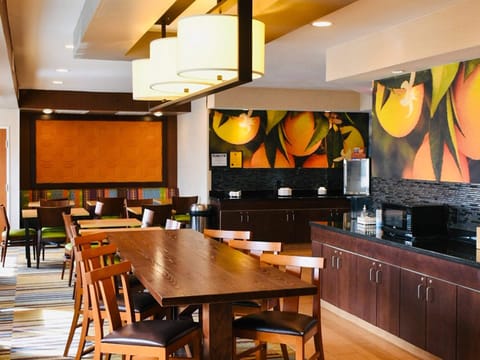 Free daily continental breakfast