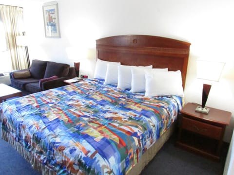 Premium Studio Suite, 1 King Bed, Non Smoking | Desk, iron/ironing board, free WiFi, bed sheets
