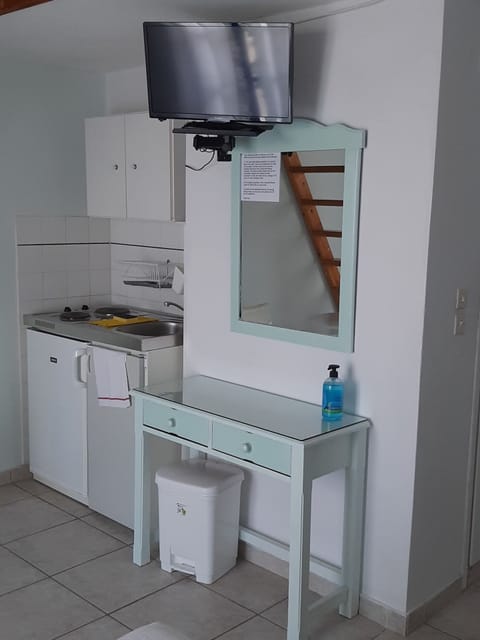 Studio | Private kitchen | Fridge, coffee/tea maker, electric kettle