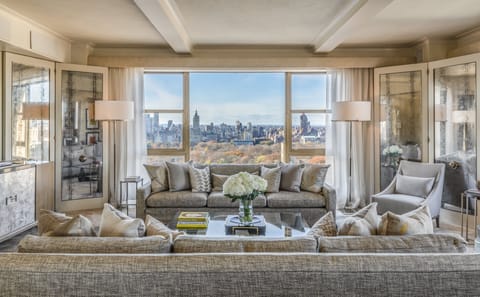 Presidential Suite | Living area | Flat-screen TV, DVD player, pay movies