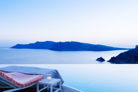 3 outdoor pools, pool umbrellas, sun loungers