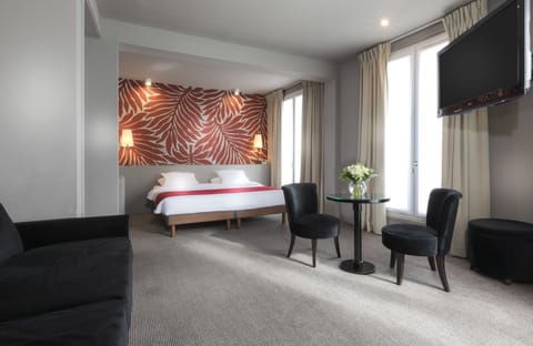 Family Room, Garden View | In-room safe, desk, blackout drapes, soundproofing