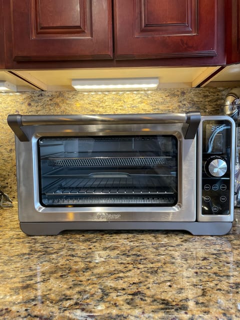 Air fryer toaster & oven. For guest who prefer not to use the microwave. 
