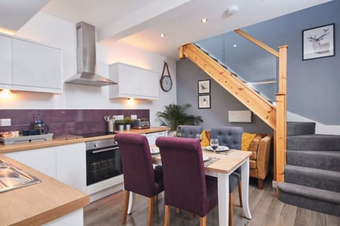 Beautiful kitchen and dining space with fully-equipped kitchen and washing facilities