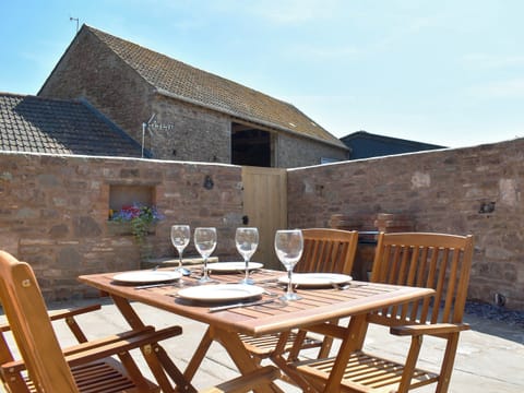 Sitting-out-area | Cider Press Barn - Little Allaston Farm, Lydney