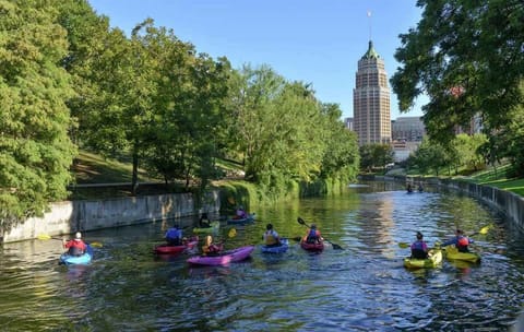 Group Rental In the Heart of King William / Southtown -  A short walk to the kayak entrance to the Riverwalk