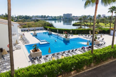 3 outdoor pools, sun loungers