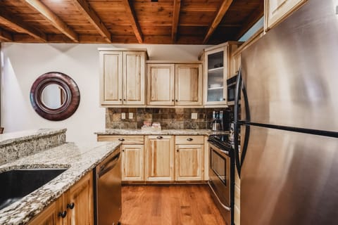 Mountain Loft - Cottage Room | Private kitchen