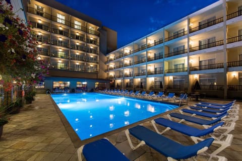 Seasonal outdoor pool, sun loungers