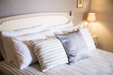 Double Room, City View (Passiflora) | Individually decorated, individually furnished, desk, laptop workspace