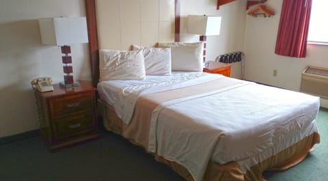 Desk, rollaway beds, free WiFi, bed sheets