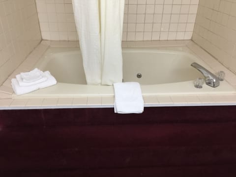 Executive Suite, Jetted Tub | Jetted tub