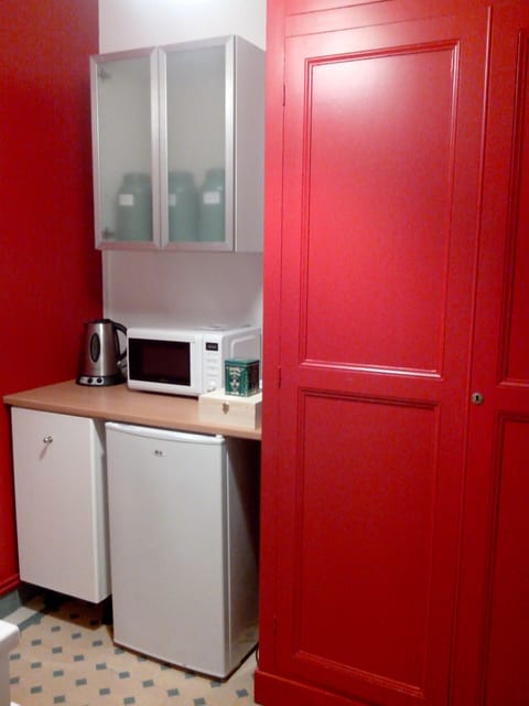 Family Suite, Private Bathroom | Restaurant