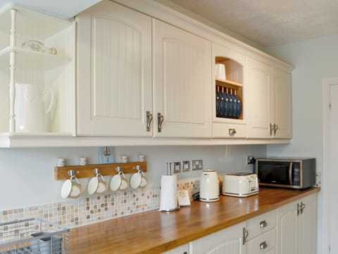 Well equipped kitchen | Wheelhouse 21, Amble