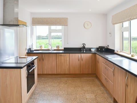 Spacious kitchen | West Middlewick Farm - The Old Creamery - West Middlewick Farm , Nomansland, near Tiverton